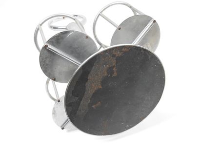 Porte bouteilles en métal tubulaire chromé...