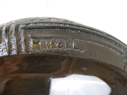 KRIEGEL (XXe).
Vase en verre teinté mauve...