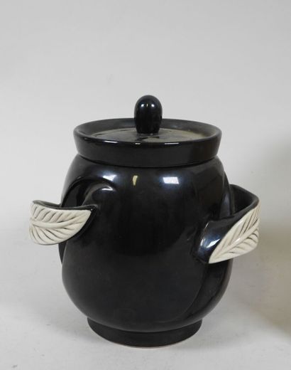VERCERAM à VALLAURIS, XXe.
Petit pot couvert...