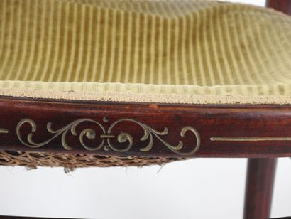 THONET.
Ensemble comprenant un fauteuil et...