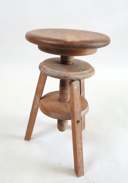 *
Tabouret d'architecte en bois, le plateau...