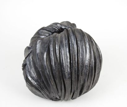 HERMANN, XXe.
Vase en céramique de forme...