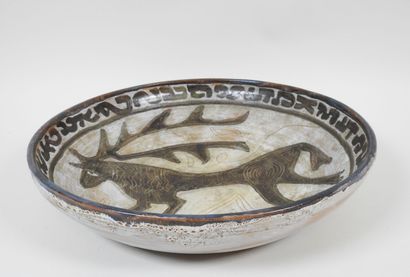 Poterie d 'OZON (Xxe).
Coupe circulaire en...