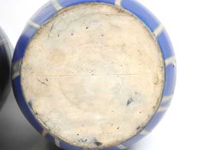 Léon POINTU (1879-1942).
Paire de vases signés...