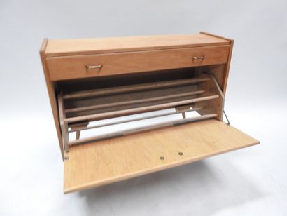 Meuble bar en teck et placage, ouvrant par...