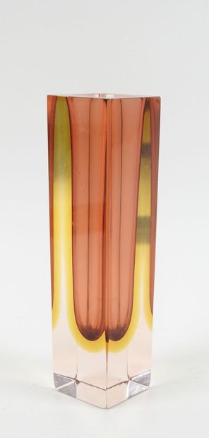 MURNAO, XXe.
Vase rectangulaire modèle 