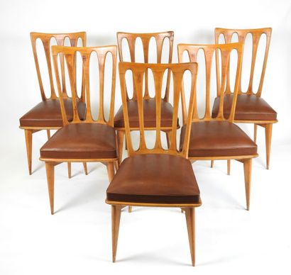 Suite de six chaises en bois, le dossier...