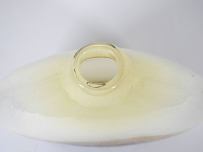 Vase soliflore en verre teinté beige et marron.
XXe.
20...