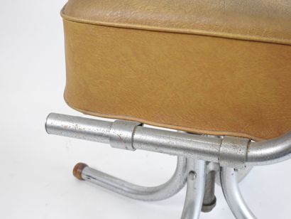 Fauteuil de bureau pivotant en métal courbé...