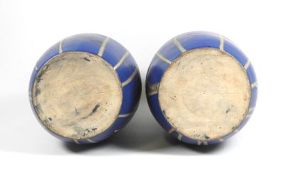 Léon POINTU (1879-1942).
Paire de vases signés...