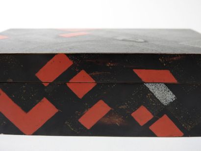 Jean DUNAND (1877-1942).
Boite rectangulaire...
