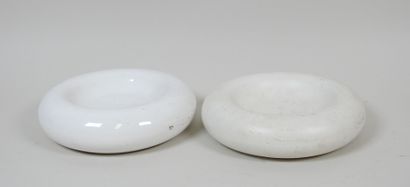 Deux petits vides poches de forme circulaire...
