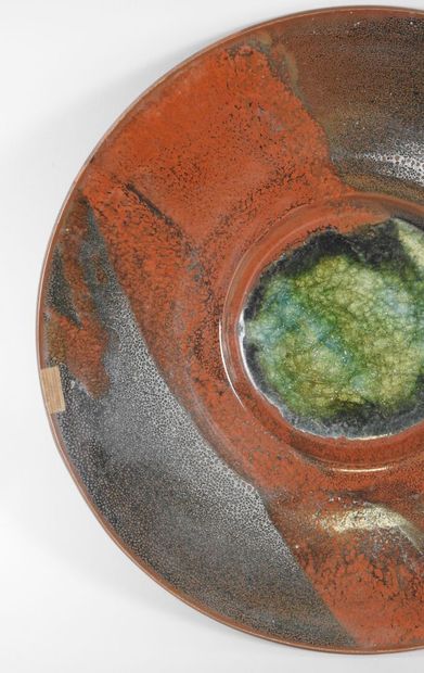 Matthieu ROBERT (1962). 
Important plat circulaire...