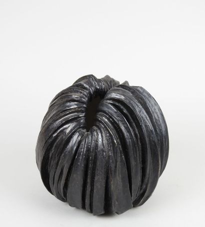 HERMANN, XXe.
Vase en céramique de forme...