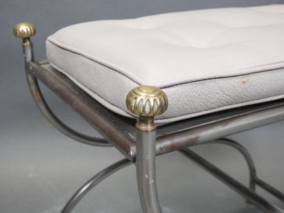 Maison JANSEN, dans le goût de. 
Tabouret...