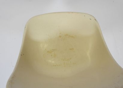 Eero SAARINEN (1910-1961) dans le goût de.
Chaise...