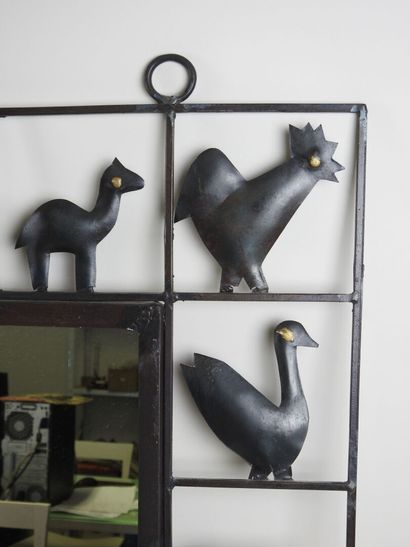 Miroir rectangulaire en fer forgé à décor...