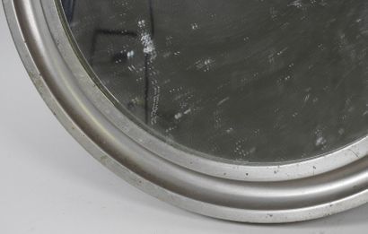 Miroir circulaire en métal.
Travail du XXe.
Diam.:...