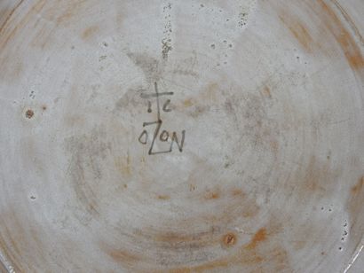 Poterie d 'OZON (Xxe).
Coupe circulaire en...