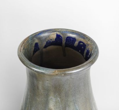 Léon POINTU (1879-1942).
Paire de vases signés...