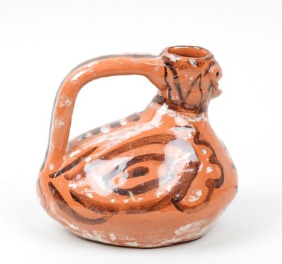 Petit pichet en céramique à glaçure orange...