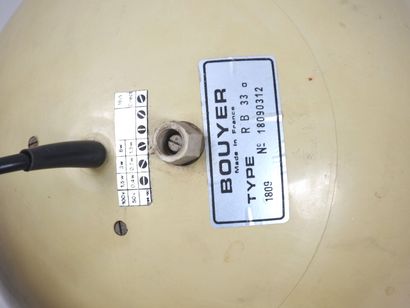 BOUYER. 
Enceinte circulaire à suspendre,...