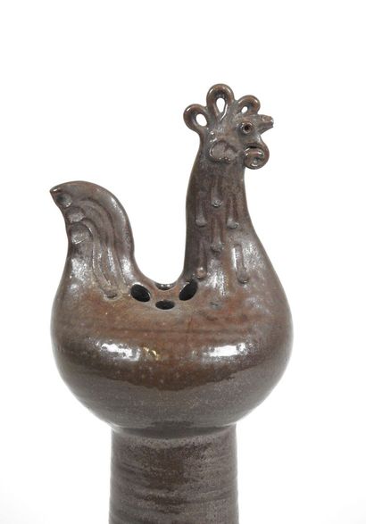 École XXe. 
Vase en céramique marron à décor...