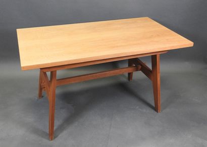 René GABRIEL (1890-1950).
Table rectangulaire...