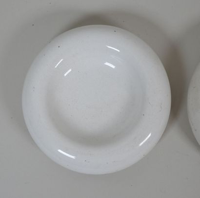 Deux petits vides poches de forme circulaire...