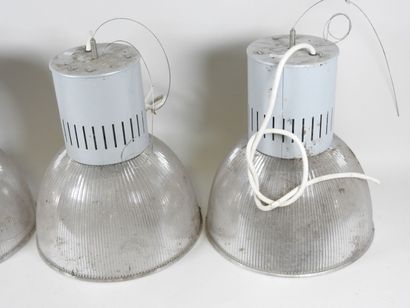 Lot de trois plafonniers en plastique et...