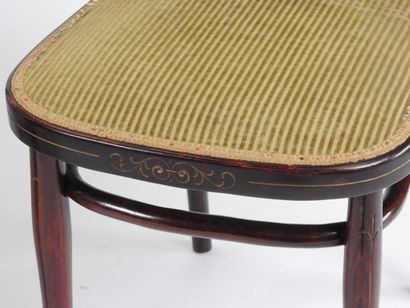 THONET.
Ensemble comprenant un fauteuil et...