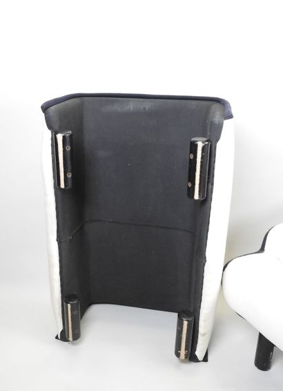 Vico MAGISTRETTI (1920-2006), édition CASSINA.
Fauteuil...