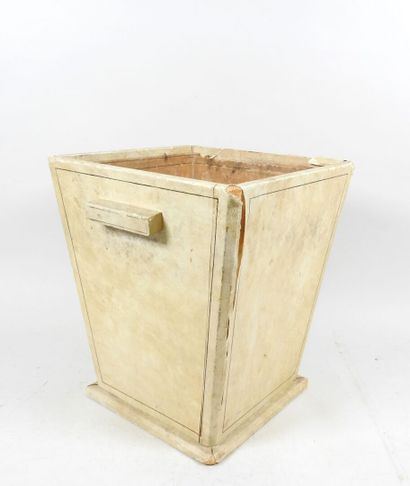 Corbeille en bois recouvert de parchemin,...