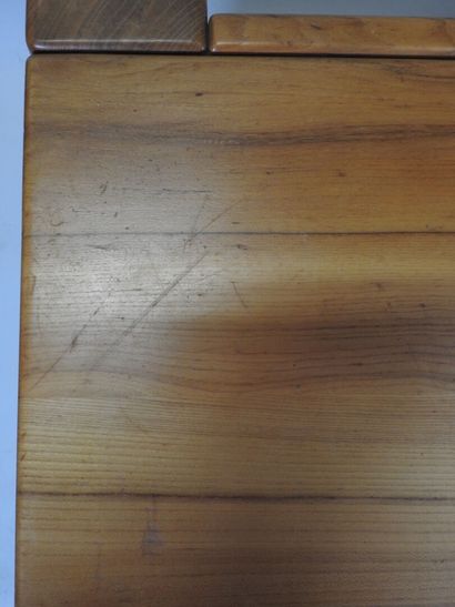 Importante table de salle à manger rectangulaire...