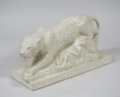 E. SIEGL (XXe).
Panthère.
Sujet en céramique...