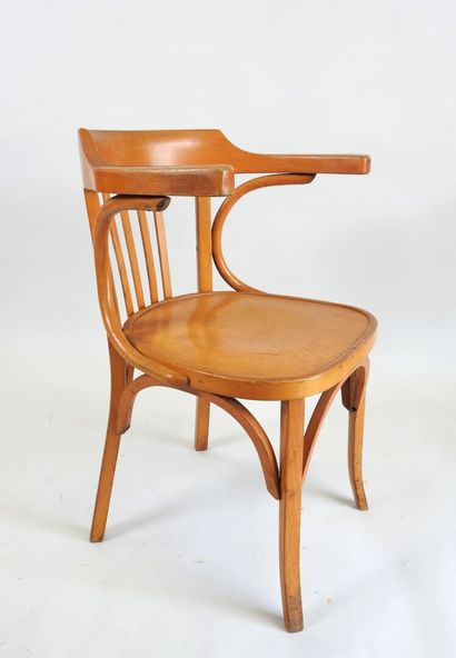 BAUMANN, XXe.
Fauteuil en bois courbé, le...
