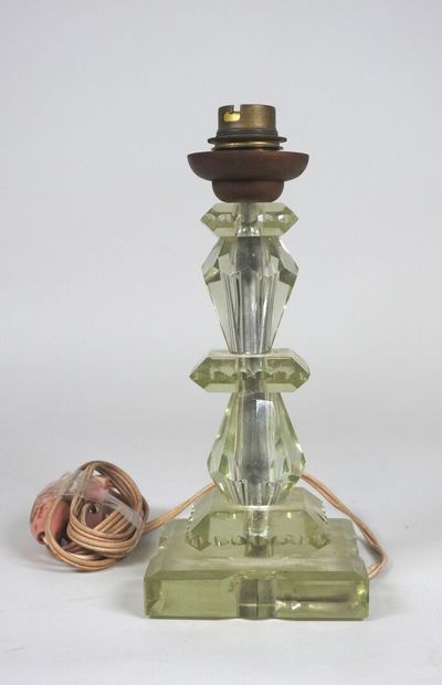 École XXe.
Pied de lampe en verre légèrement...