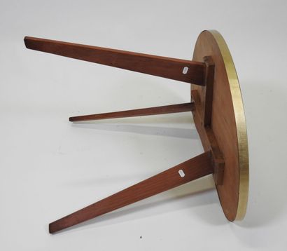 Petite table de forme rognon tripode en bois...