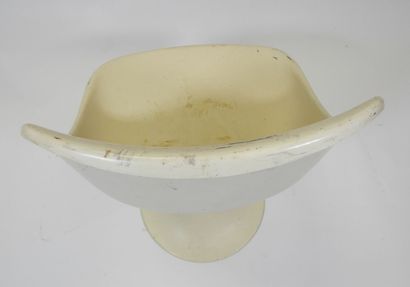Eero SAARINEN (1910-1961) dans le goût de.
Chaise...