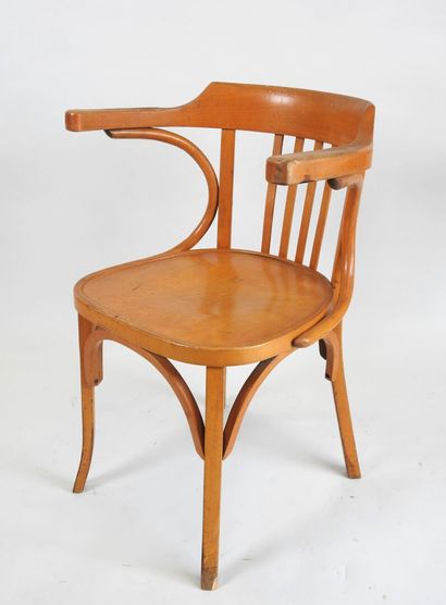 BAUMANN, XXe.
Fauteuil en bois courbé, le...