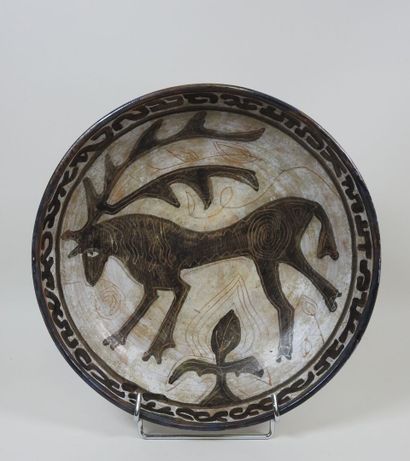 Poterie d 'OZON (Xxe).
Coupe circulaire en...
