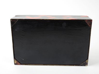 Jean DUNAND (1877-1942).
Boite rectangulaire...