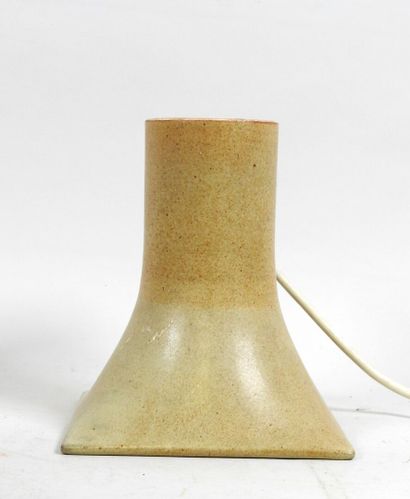 Élément de lampe en céramique.
Travail XXe.
19,5...