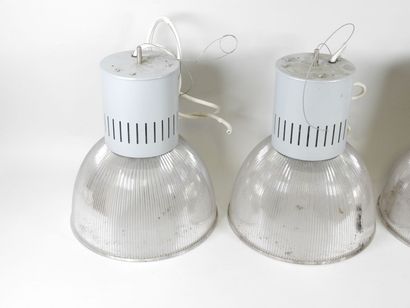 Lot de trois plafonniers en plastique et...