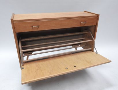 Meuble bar en teck et placage, ouvrant par...