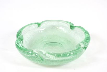 DAUM France.
Coupe à bord polylobé en verre...