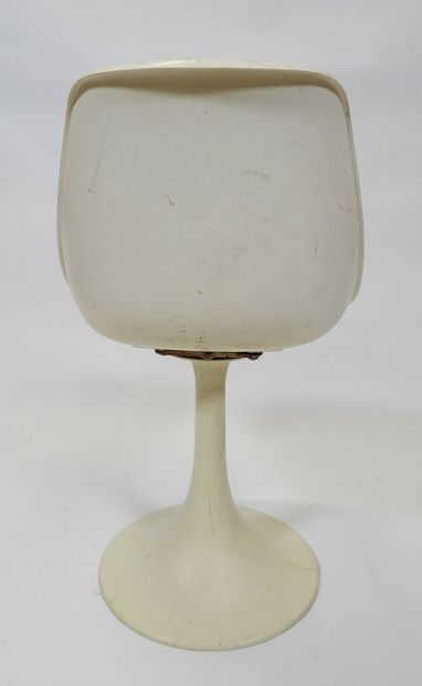 Eero SAARINEN (1910-1961) dans le goût de.
Chaise...
