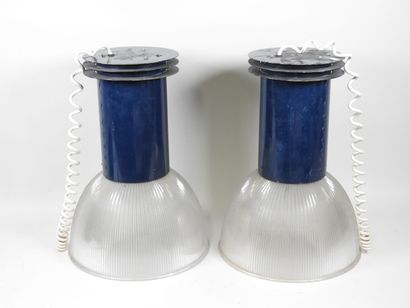 SUNLUX, XXe.
Paire de plafonniers en plastique...