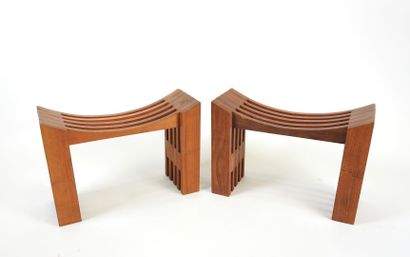 Alain GAUBERT (XXe).
Paire de tabourets en...