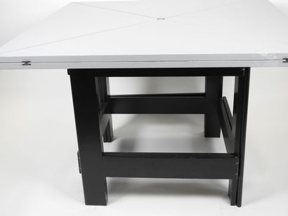 Table à plateau carré portefeuille en stratifié...